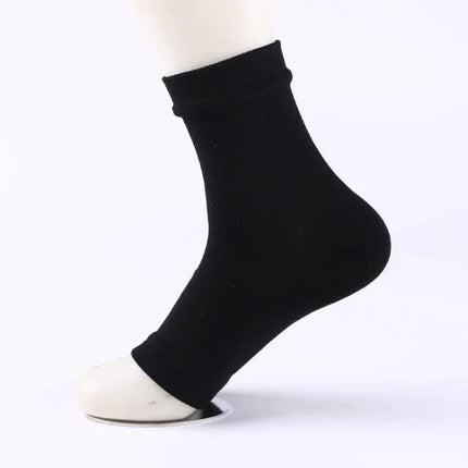 Black ribbed ankle sock with snug fit, ideal for casual or athletic wear